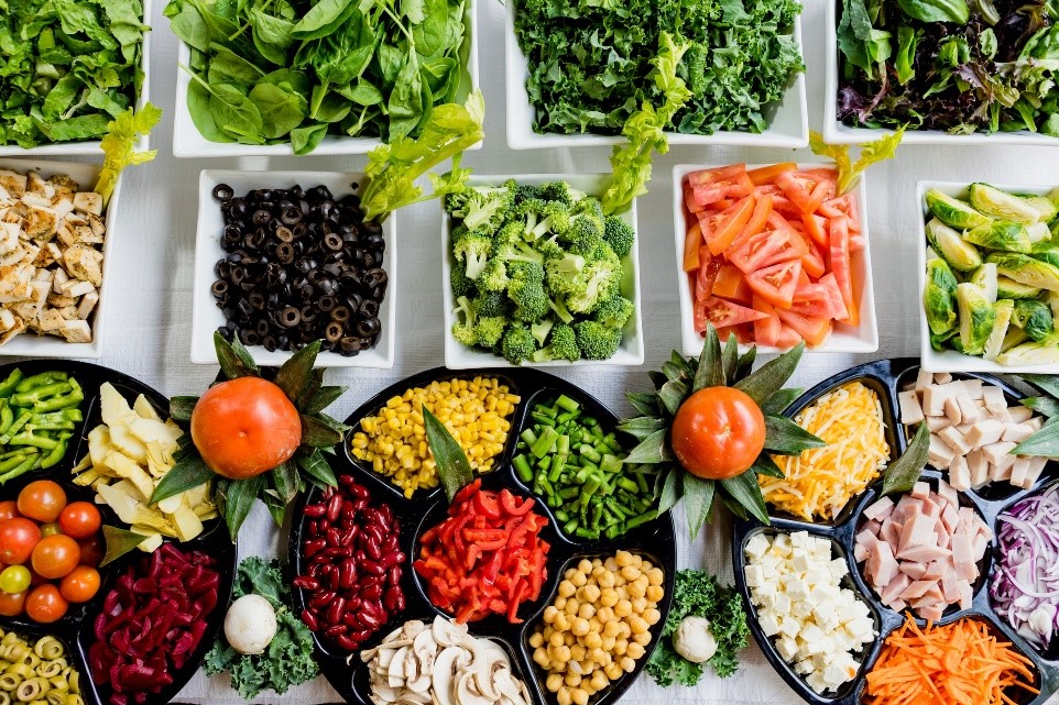 Dieting vs. Lifestyle Changes - What Does It Entail, eating a healthy salad with vegetables