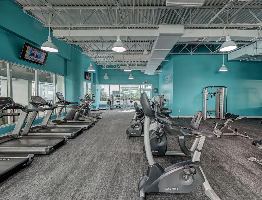 5 Myths About Back Pain You Need to Ignore, empty gym