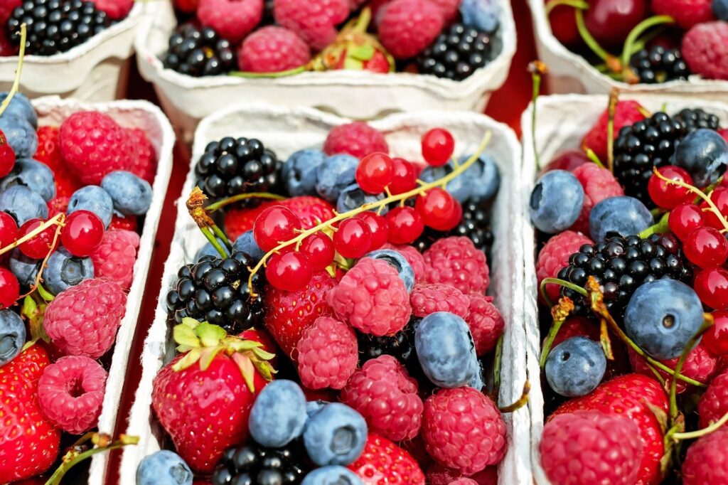7 Foods To Improve Your Spinal Health, raspberries and blueberries